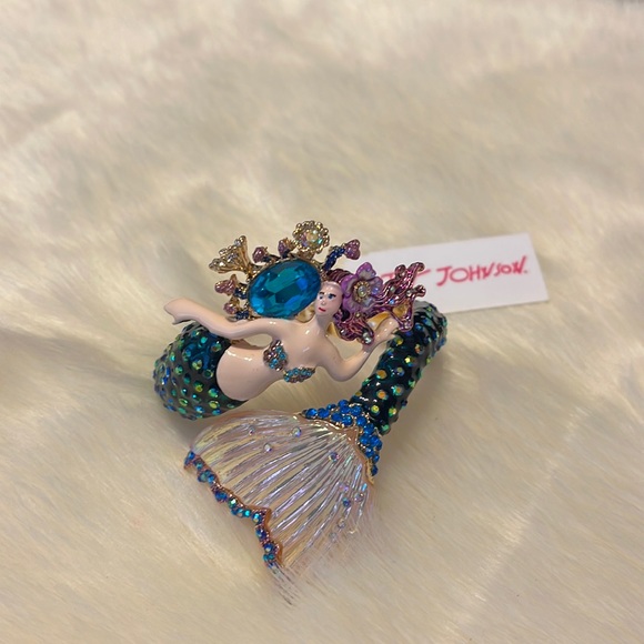 NWT Betsey Johnson Fabulous Mermaid Bracelet Statement price Gorgeous must have - Picture 3 of 15